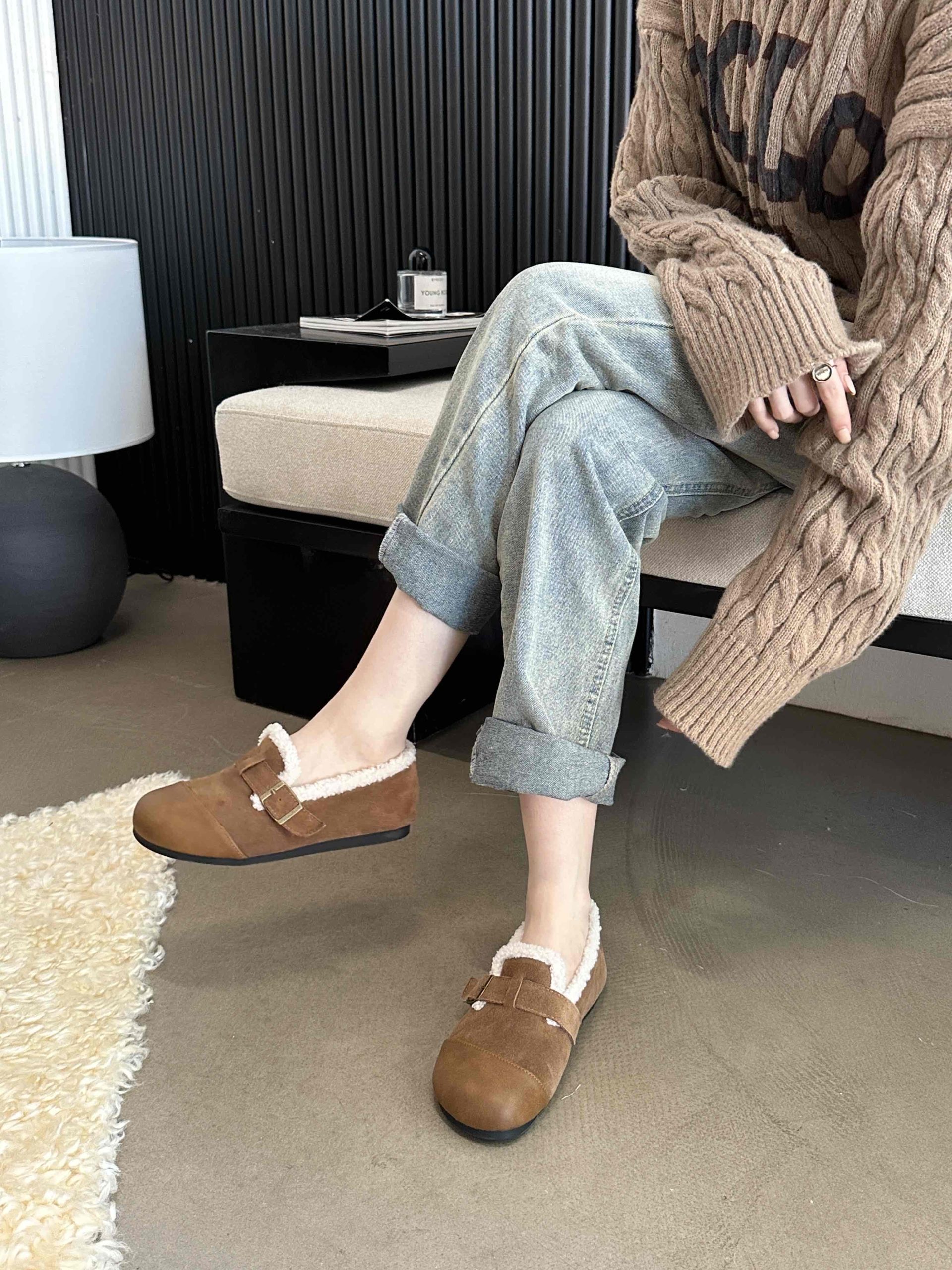 SIZHUONI Women's Furry Loafer Shoes 2024 New Winter Warm Lined Retro Genuine Leather Flat Casual Shoes - Image 2