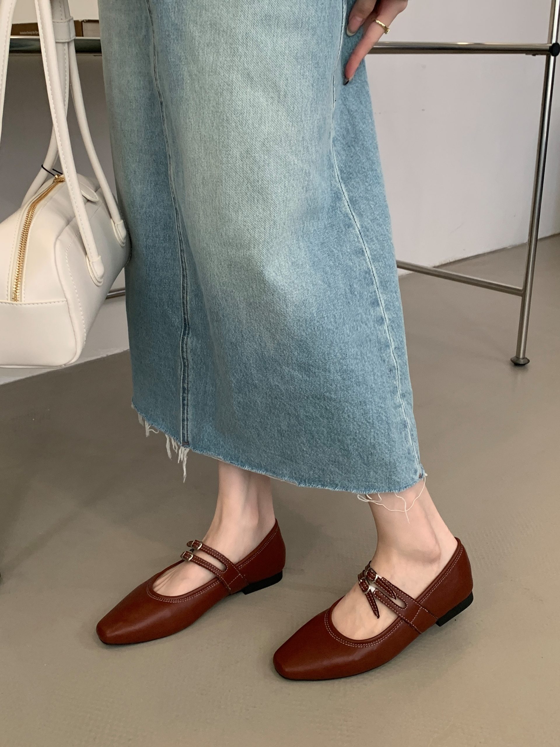 2025 Spring New French Style Square Toe Mary Jane Shoes Women Low Heel Commuter Shallow Mouth Mary Janes - Image 2